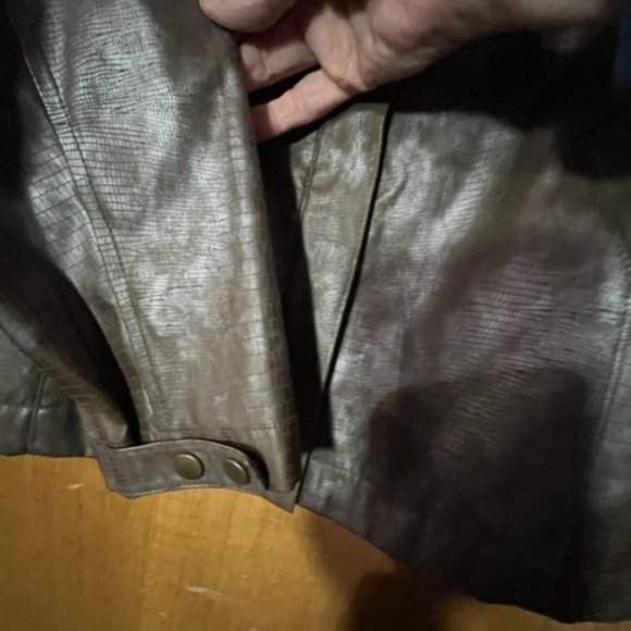 Shiny Leather look - Picture 3 of 7